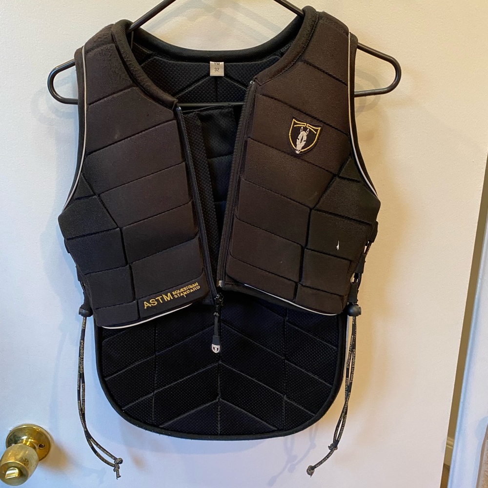Tipperary Equestrian Eventer Pro 3015 Black Vest in Youth Medium